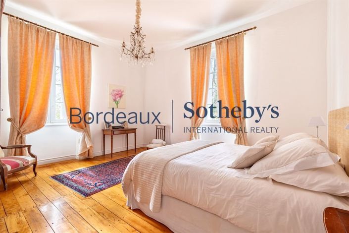 Image No.16-7 Bed Property for sale
