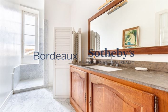 Image No.19-7 Bed Property for sale