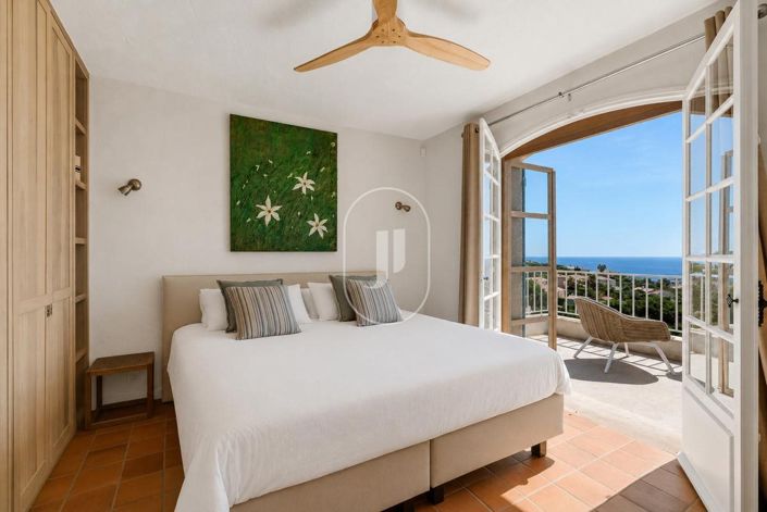 Image No.6-5 Bed House for sale