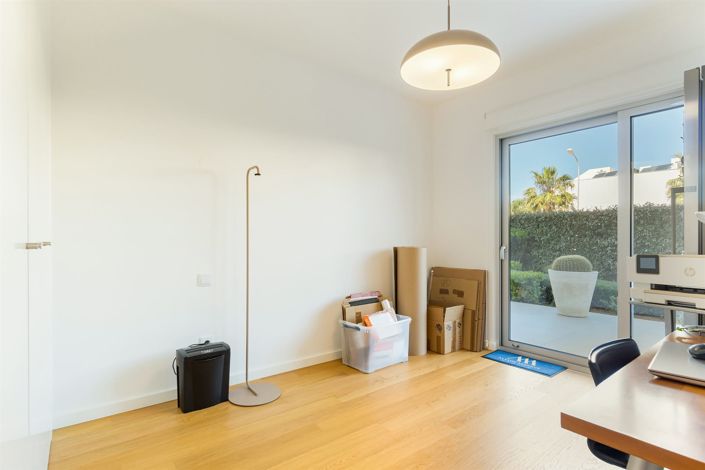 Image No.21-3 Bed Apartment for sale