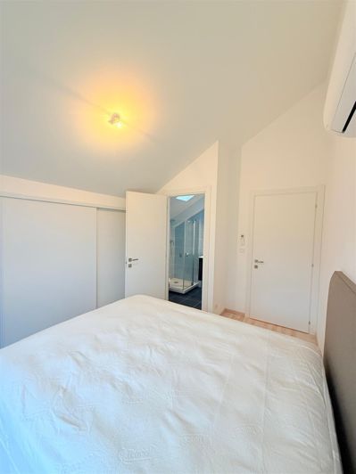 Image No.20-8 Bed House for sale