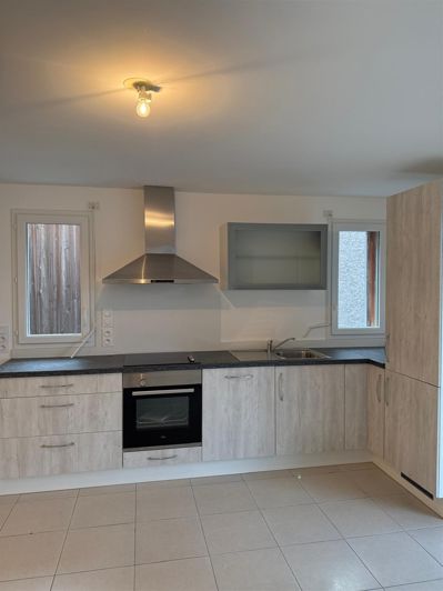 Image No.6-8 Bed House for sale