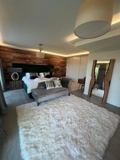 Image No.11-3 Bed House for sale