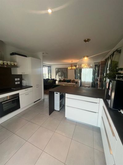 Image No.9-3 Bed House for sale