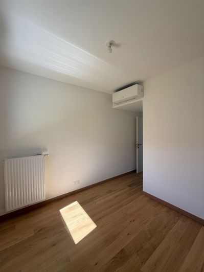 Image No.10-3 Bed Apartment for sale