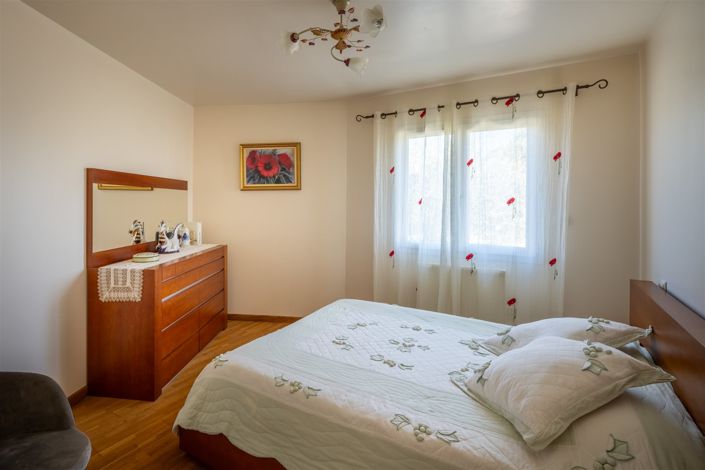 Image No.15-4 Bed House for sale