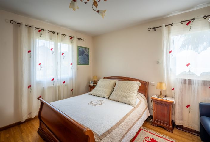 Image No.18-4 Bed House for sale