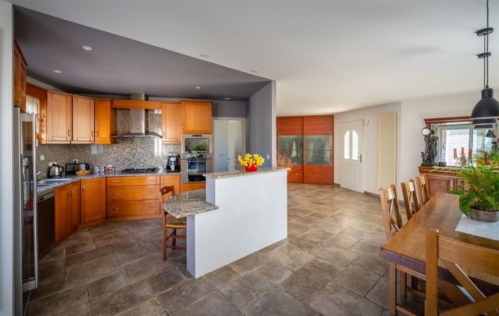 Image No.8-4 Bed House for sale