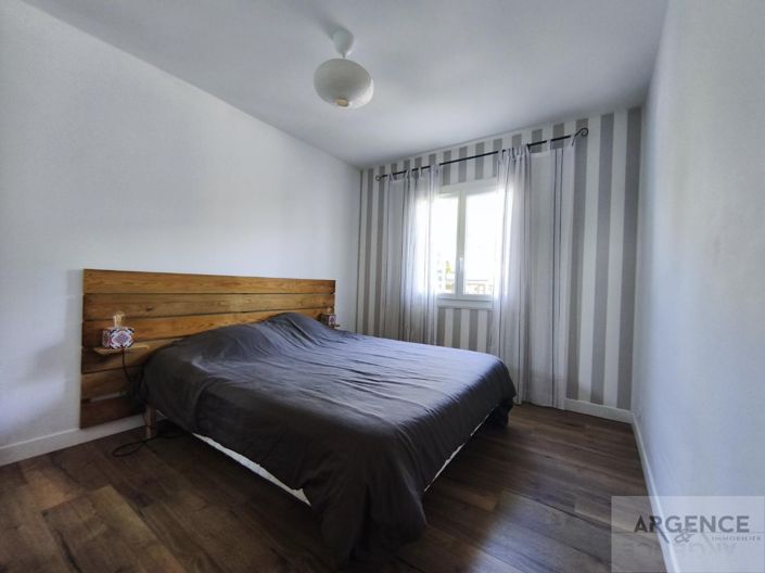 Image No.10-5 Bed Property for sale
