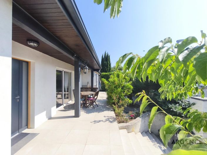 Image No.4-5 Bed Property for sale