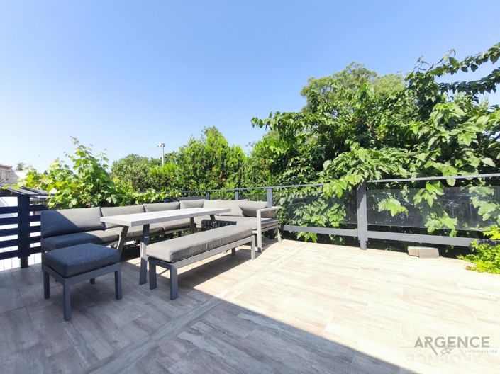 Image No.5-5 Bed Property for sale