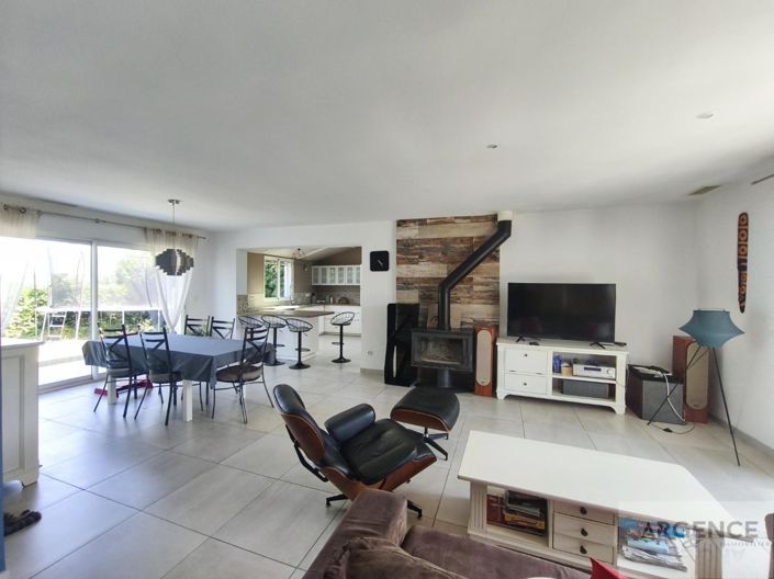 Image No.6-5 Bed Property for sale