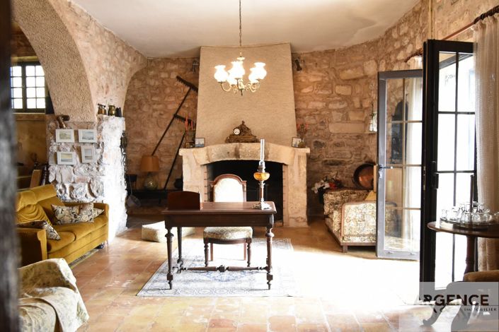Image No.11-7 Bed Property for sale