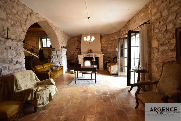 Image No.12-7 Bed Property for sale