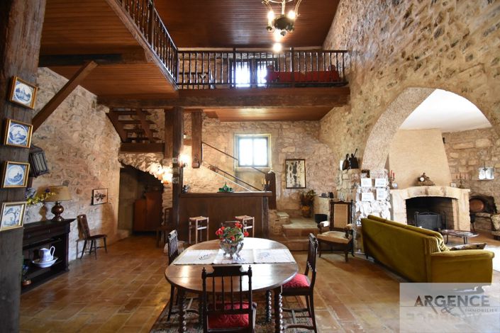 Image No.13-7 Bed Property for sale