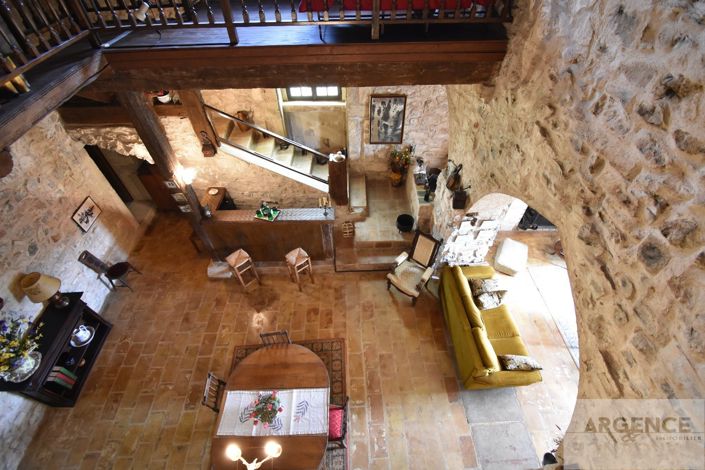 Image No.15-7 Bed Property for sale