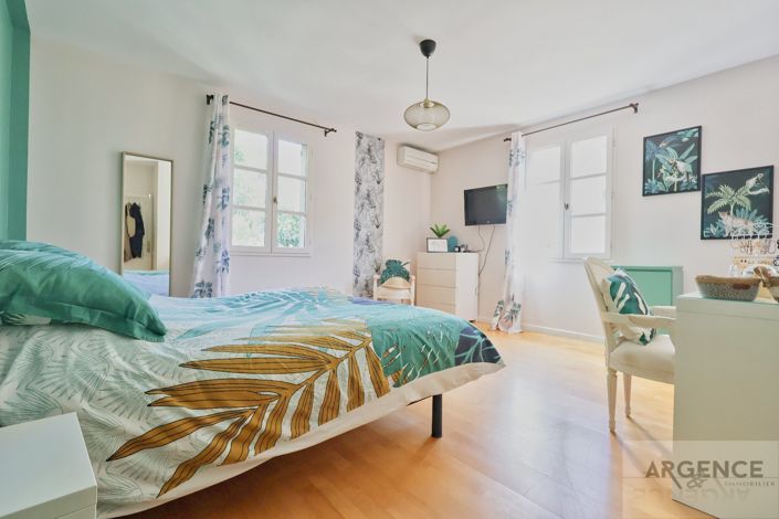 Image No.13-6 Bed Property for sale