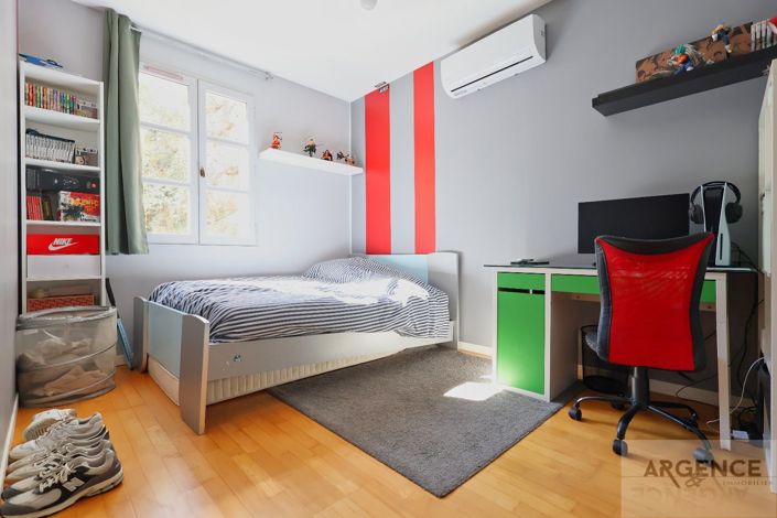 Image No.15-6 Bed Property for sale