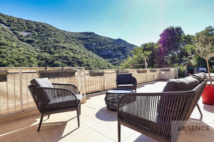 Image No.2-6 Bed Property for sale