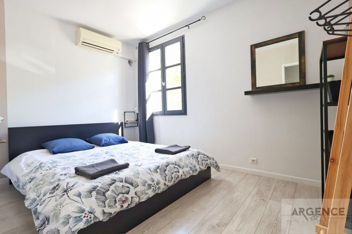 Image No.20-6 Bed Property for sale