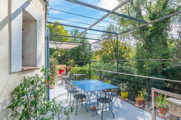 Image No.10-6 Bed Property for sale