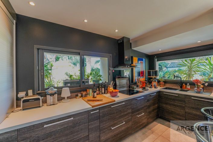 Image No.7-4 Bed House for sale