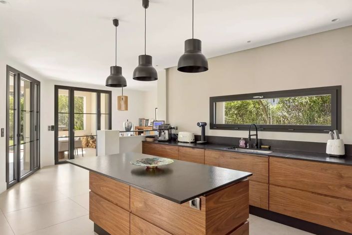 Image No.4-5 Bed House for sale