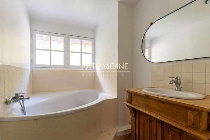 Image No.8-Propriété de 8 chambres à vendre à Courgent