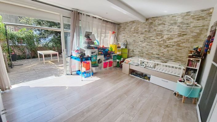 Image No.10-3 Bed House for sale