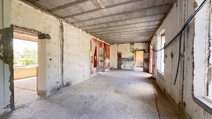 Image No.8-6 Bed House for sale