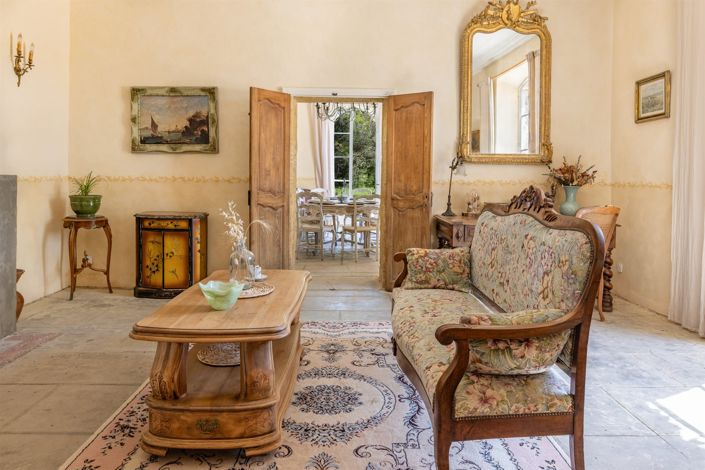 Image No.4-9 Bed Property for sale
