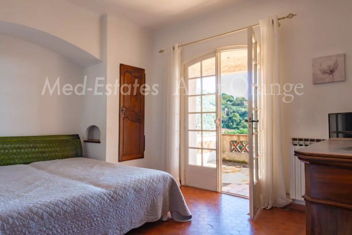 Image No.11-5 Bed House for sale