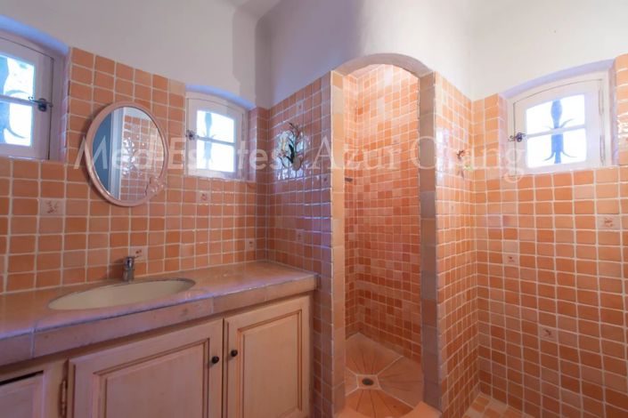 Image No.16-5 Bed House for sale