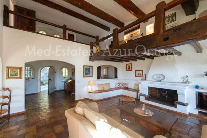 Image No.8-5 Bed House for sale