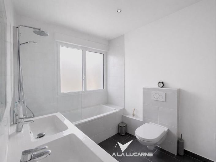 Image No.7-4 Bed House for sale