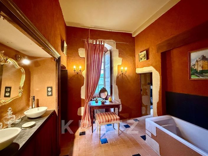 Image No.13-5 Bed Property for sale
