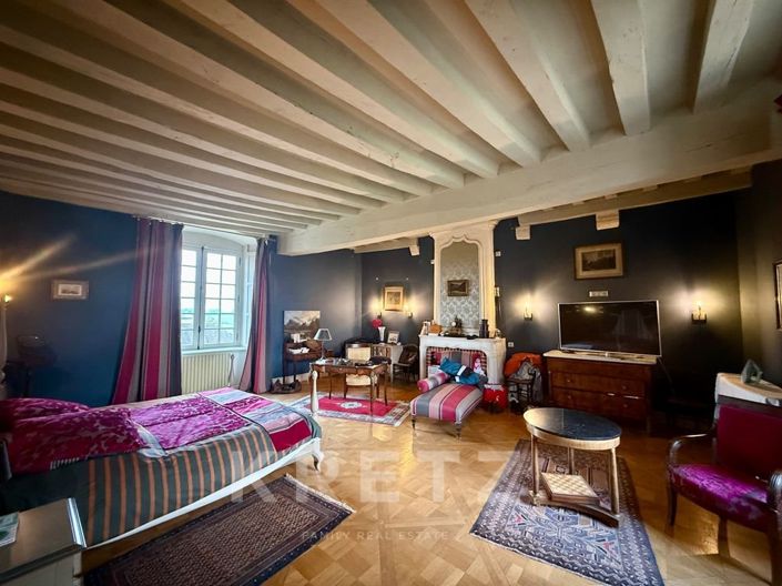 Image No.17-5 Bed Property for sale