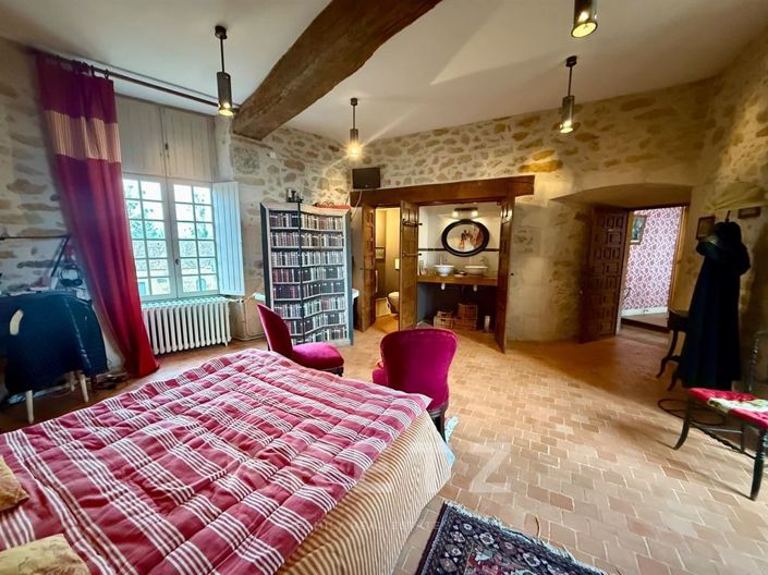 Image No.20-5 Bed Property for sale