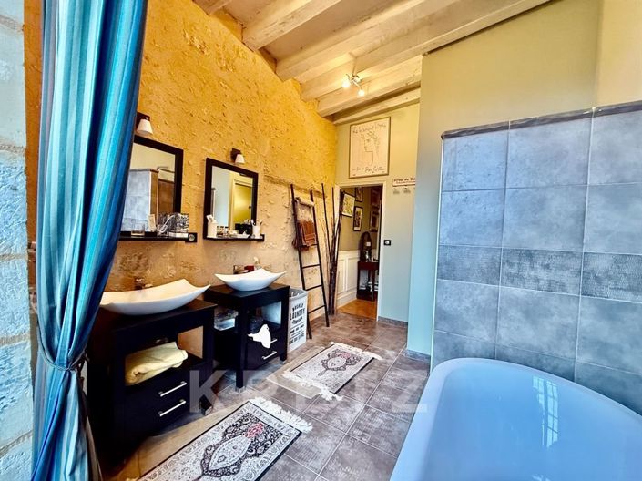 Image No.22-5 Bed Property for sale