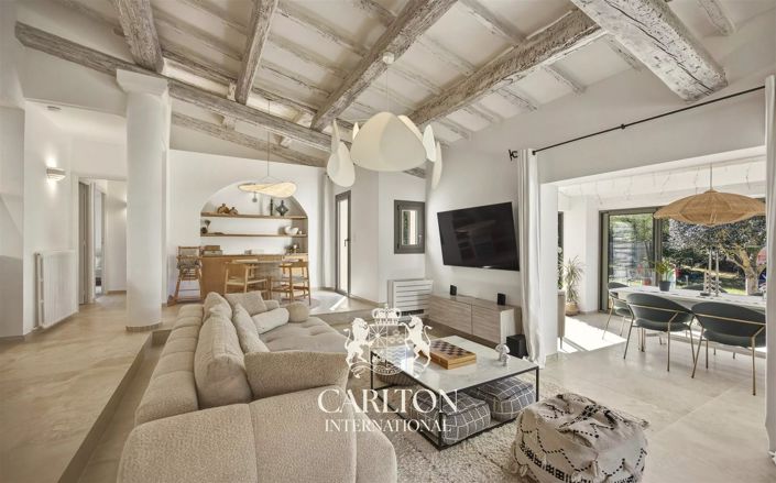 Image No.8-5 Bed House for sale