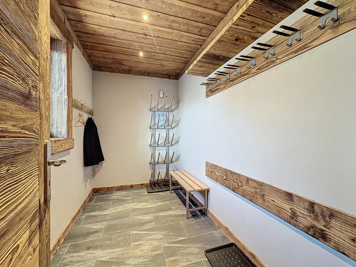 Image No.30-5 Bed House for sale