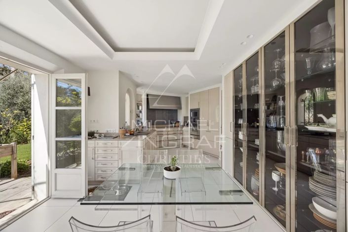 Image No.6-4 Bed House for sale