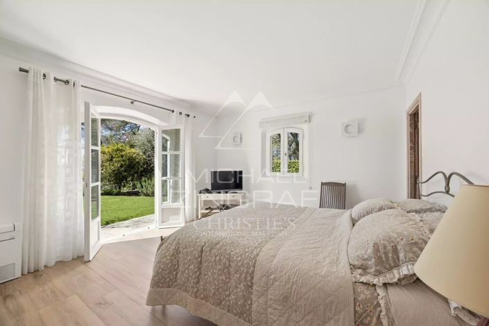 Image No.8-4 Bed House for sale
