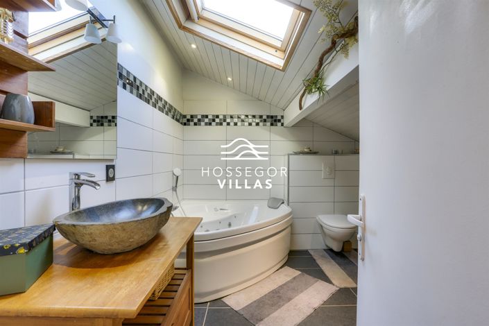 Image No.10-6 Bed House for sale