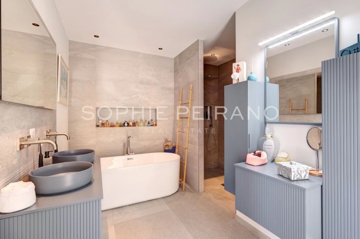Image No.8-4 Bed House for sale
