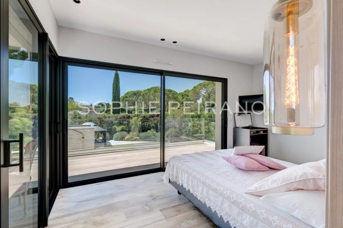 Image No.9-4 Bed House for sale