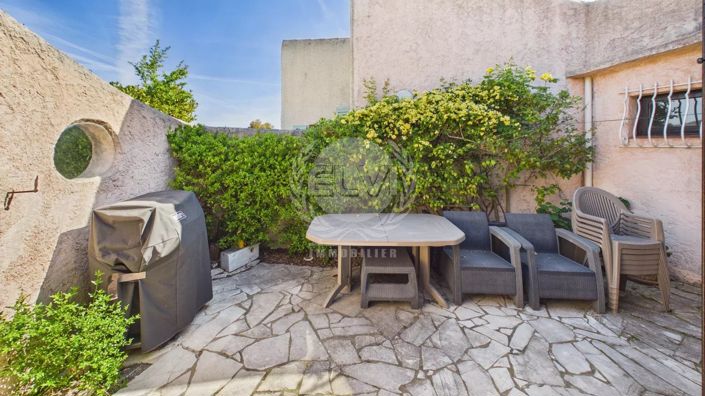 Image No.8-2 Bed House for sale