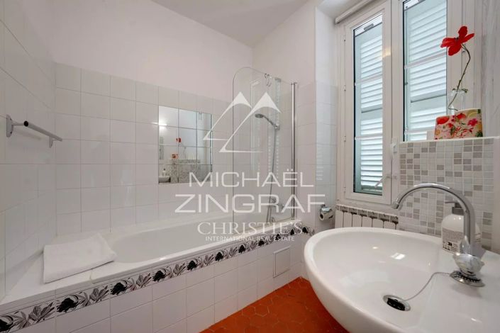 Image No.11-11 Bed House for sale