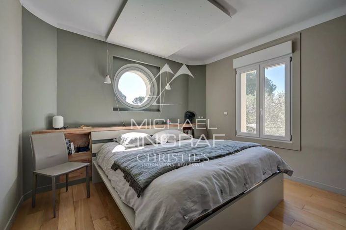 Image No.17-4 Bed House for sale
