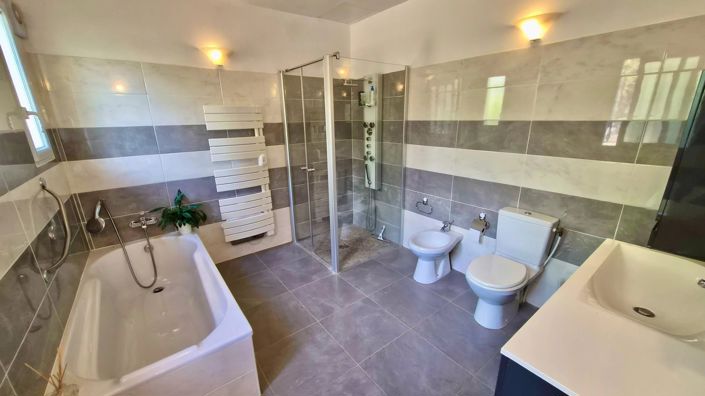 Image No.10-4 Bed House for sale
